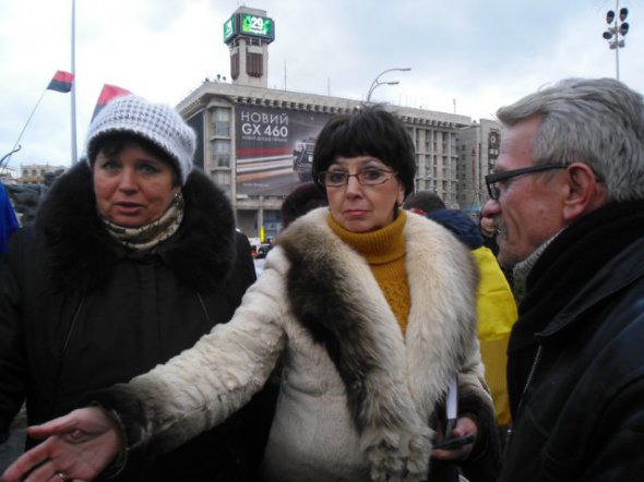 "У Маріїнському парку розмовляла з беркутівцями години дві чи три. Хотілося якось до їх совісті достукатися", - розповідає пані Раїса