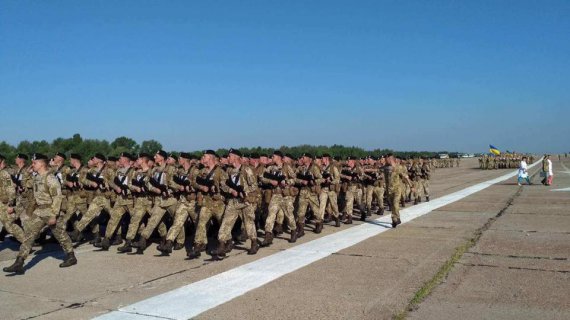 Підготовка до параду на День Незалежності України: морські піхотинці та курсанти Військово-Морських Сил ЗС України тренують стройовий вишкіл