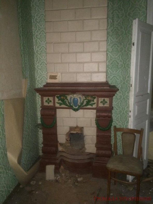 В доме Патона есть аутентичные вещи, в частности, сохранилась печка, обложенная старинным кафелем