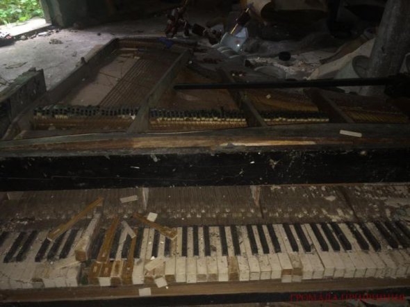 У будинку Патона є автентичні речі, зокрема, зруйнований рояль