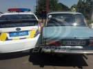 Глухонімий водій "ВАЗу" врізався у авто патрульних