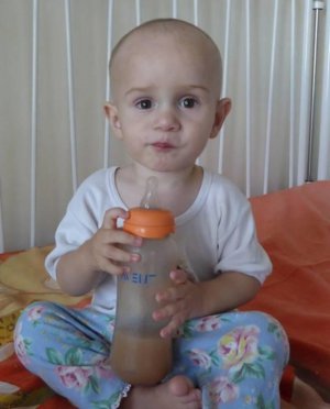 Батьки залишили півторарічного сина серед міста у візочку, поряд були речі
