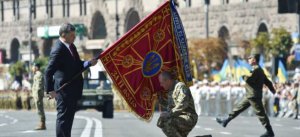 Порошенко вперше відзначить військові частини за бої на Донбасі 