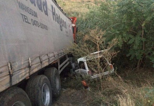 В аварии двое людей погибли на месте