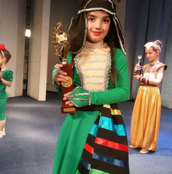 Наталья Суворова из Запорожья зарабатывает на пошиве бальных костюмісв и платьев
