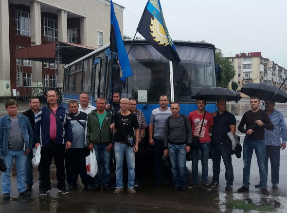 Украинские шахтеры вынуждены акциями протеста выбивать себе деньги на зарплату, а правительство решает покупать в США твердое топливо, которого достаточно в Украине
