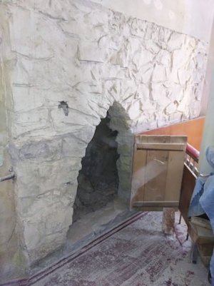 В історичному музеї м. Хмільник виявили старовинний камін