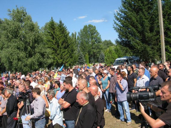 В Миргороде на Полтавщине похоронили депутата городского совета Олега Супруненко, который 26 дней провел в коме после жестокого избиения