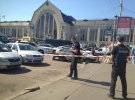 В результате стрельбы возле столичного вокзала три человека были ранены