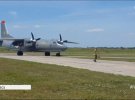 Літак із пораненими бійцями прибув на летовище в Одесі 