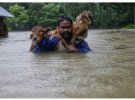 В Непале в результате мощного наводнения погибло 49 человек.