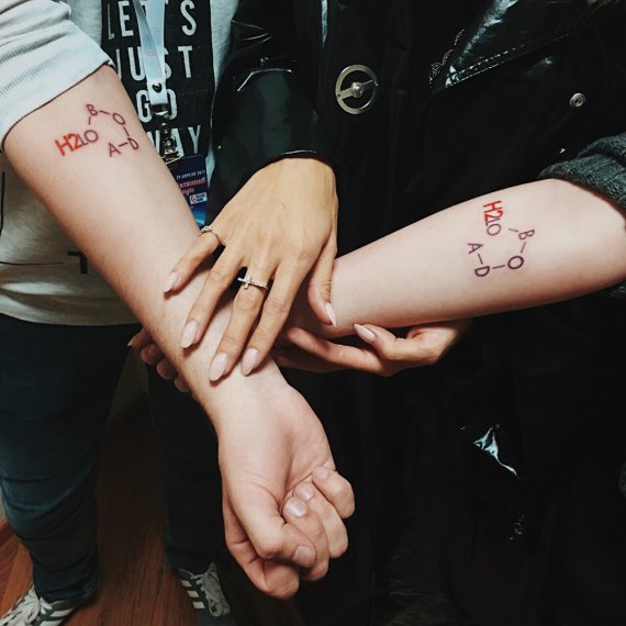 Фанаты Лободы сделали себе татуировки в ее честь
