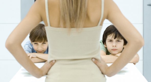 Родители наносят вред ребенку, произнося слова, которые нельзя говорить детям.