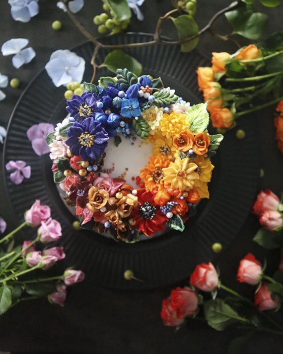20 дивовижних тортів, які прикрашені надзвичайними квітами