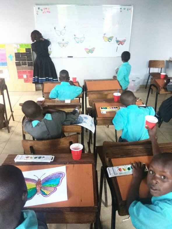 Українська діаспора на півдні від Сахари створила безкоштовну початкову школу для місцевих дітей