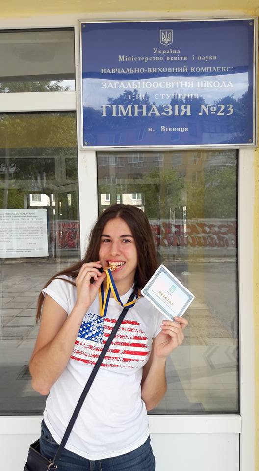 После возвращения из США девушка закончила школу в Виннице с золотой медалью