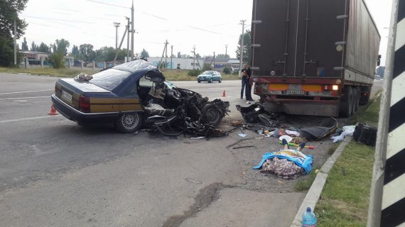 Под Херсоном разбилось авто с отдыхающими