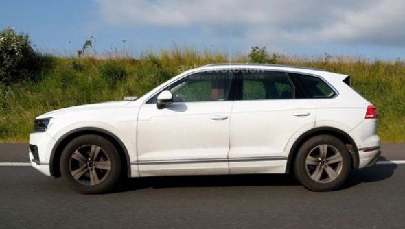 Позашляховик Volkswagen Touareg нового покоління з'явиться в автосалонах в листопаді цього року