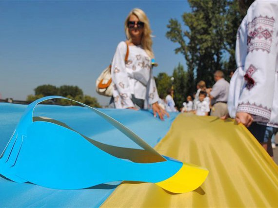 Разом підняли прапор завдовжки 9,5 км і завширшки 75 см.
