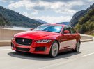 Під капотом Jaguar XE 2018 року фахівці компанії встановлять дволітрові бензинові двигуни Ingenium з потужністю в 200, 250 і 300 кінських сил. 