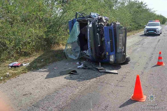 П’яний водії виїхав на зустрічну смугу та протаранив у лоб авто поліцейського. Останній загинув. Винуватець  із місця ДТП втік