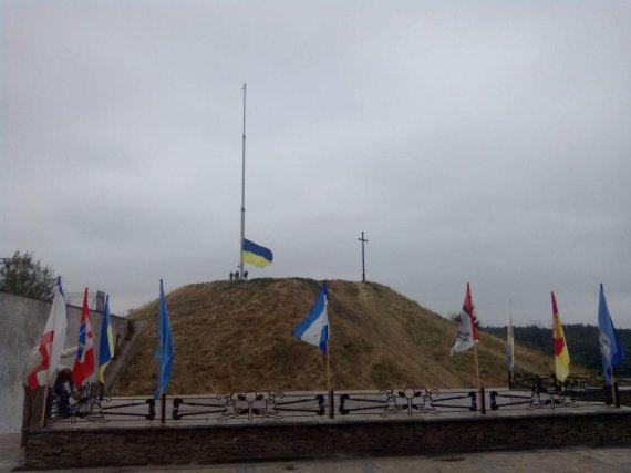Над запорожской Хортицей подняли флаг Украины