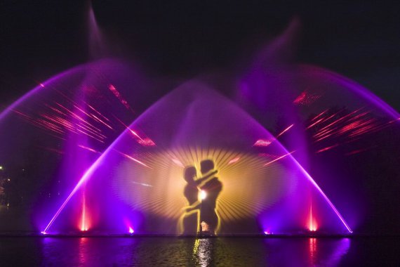Світло-музичний фонтан «Рошен»