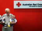 Австралиец Джеймс Харрисон спасает жизни младенцев, давая им свою кровь