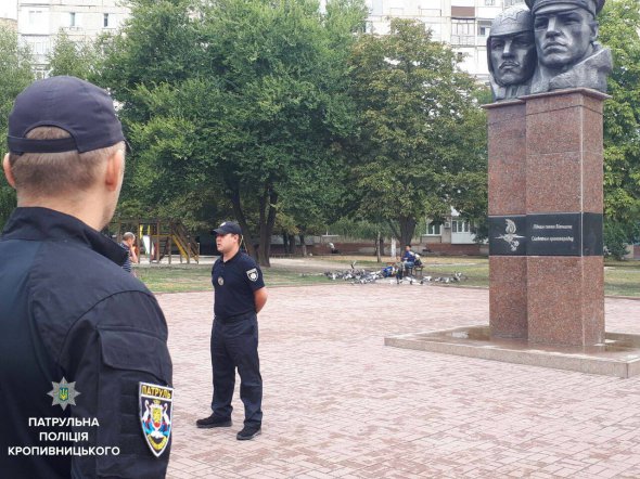 Возложение цветов полицией Кропивницкого
