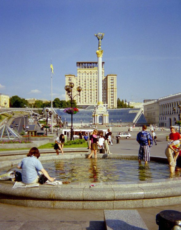 Майдан після реконструкції 2001