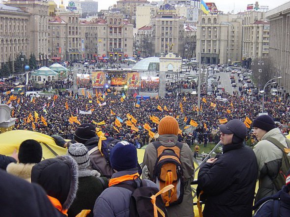 Площадь во времена Оранжевой революции