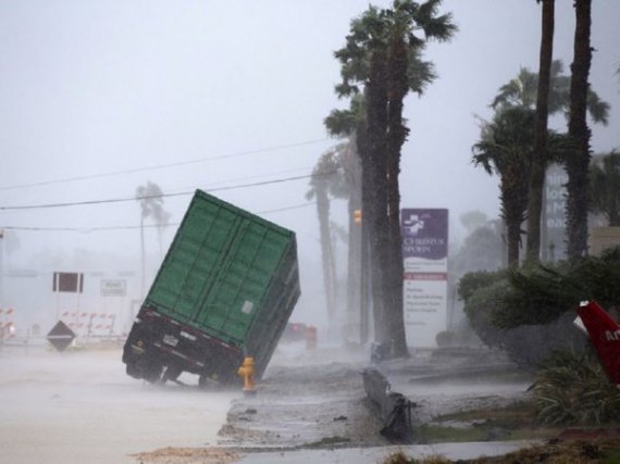 "Харви" объявлен самым мощным ураганом на территории США за последние 12 лет