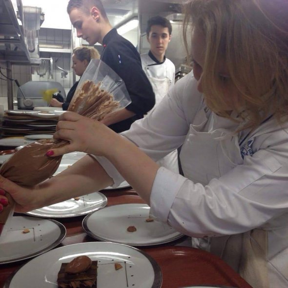 28-летняя Оксана Дубчак из Черновцов закончила кулинарную академию «Le Cordon Bleu» во Франции