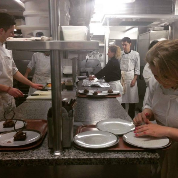 28-річна Оксана Дубчак з Чернівців закінчила  кулінарну академію «Le Cordon Bleu» у Франції