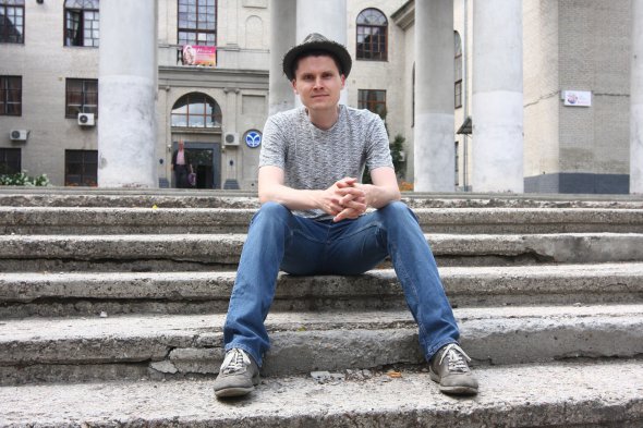 "Люди стараются быть разными, потому что слишком похожи", - художник Антон Логов