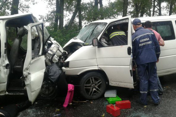 Поблизу села Рідкодуб, що на Харківщині потрапили в аварію два мікроавтобуси. 