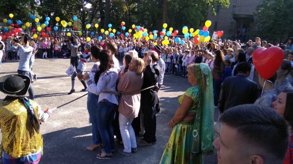 Пірати-випускники зв'язали адміністрацію гімназії