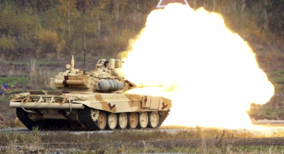 Американский танк Abrams совершенный, однако российский Т-90 является угрозой для него на поле боя.
