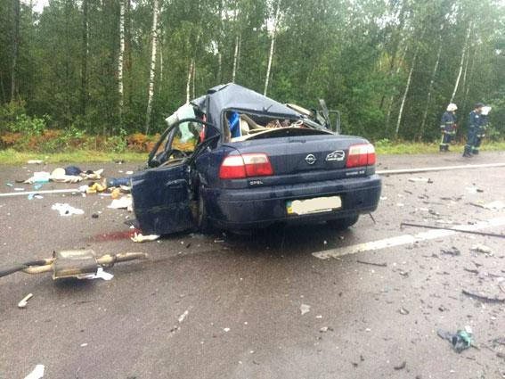 Аварія вантажівки та легковика. Загинуло 4 людей