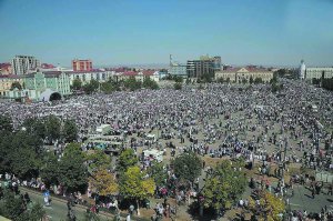 На мітинг у Грозному вийшли майже мільйон людей, повідомила поліція Чечні. Ці дані значно перебільшили, вважають експерти