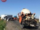 Під Києвом зіткнулися дві фури та бетономішалка