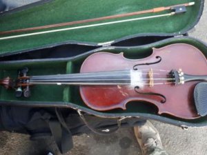 160-летнюю скрипку нашли в багажнике авто и изъяли. Фото: facebook