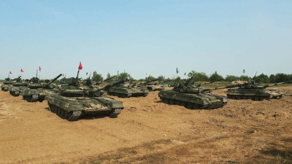 Украинские танки на полигоне Гончаровское