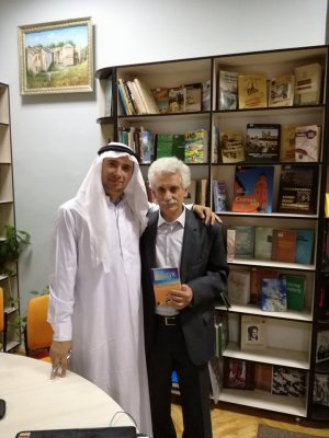 Журналист и писатель Тарас Ващук, который проживает в Арабских Эмиратах, издал книгу "Украина в песках"