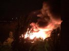 На Русановской набережной в столице полностью выгорел плавучий ресторан. Очевидцы говорят, что пожару предшествовал взрыв