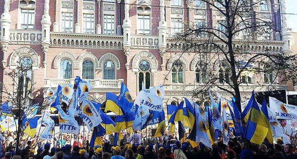 Лидер партии "За життя" Вадим Рабинович заявил, что Национальный банк Украины давно перестал быть национальным, а превратился в "коррумпированную кормушку"