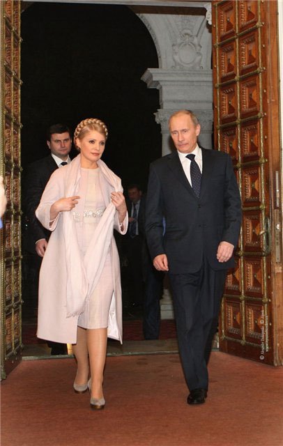 Прем’єр-міністр України Юлія Тимошенко з тодішнім головою уряду Росії Володимиром Путіним зустрічаються в ­підмосковному помісті Ново-Огарьово 2 жовтня 2008 року. Обговорюють поставки в Україну природного газу