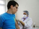 Захиститися від грипу можна щепленням. Вони безпечні для вагітних і дітей від 6 місяців. Дорослим досить однієї дози, дітям до 7 років — дві з інтервалом два-три тижні