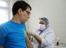 Захиститися від грипу можна щепленням. Вони безпечні для вагітних і дітей від 6 місяців. Дорослим досить однієї дози, дітям до 7 років — дві з інтервалом два-три тижні