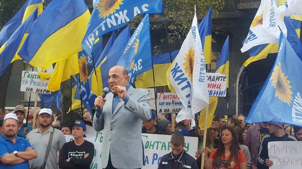 Лідер партії "За життя" Вадим Рабінович заявив, що в Україні є кошти для того, щоб повернути їх вкладникам, і лежать вони у Фонді гарантування вкладів